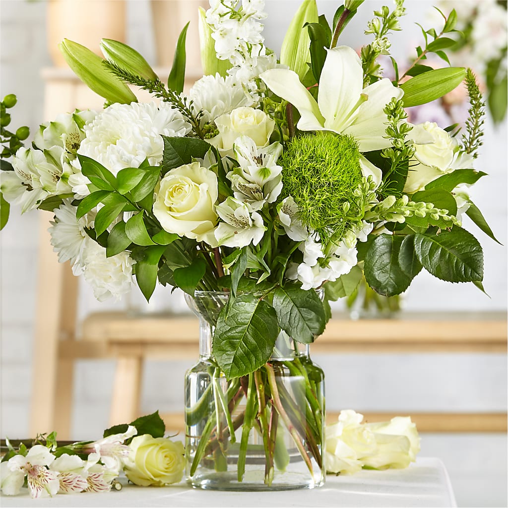 Classic Ivory – A Florist Original – DON'S FLORAL STUDIO, Leon IA