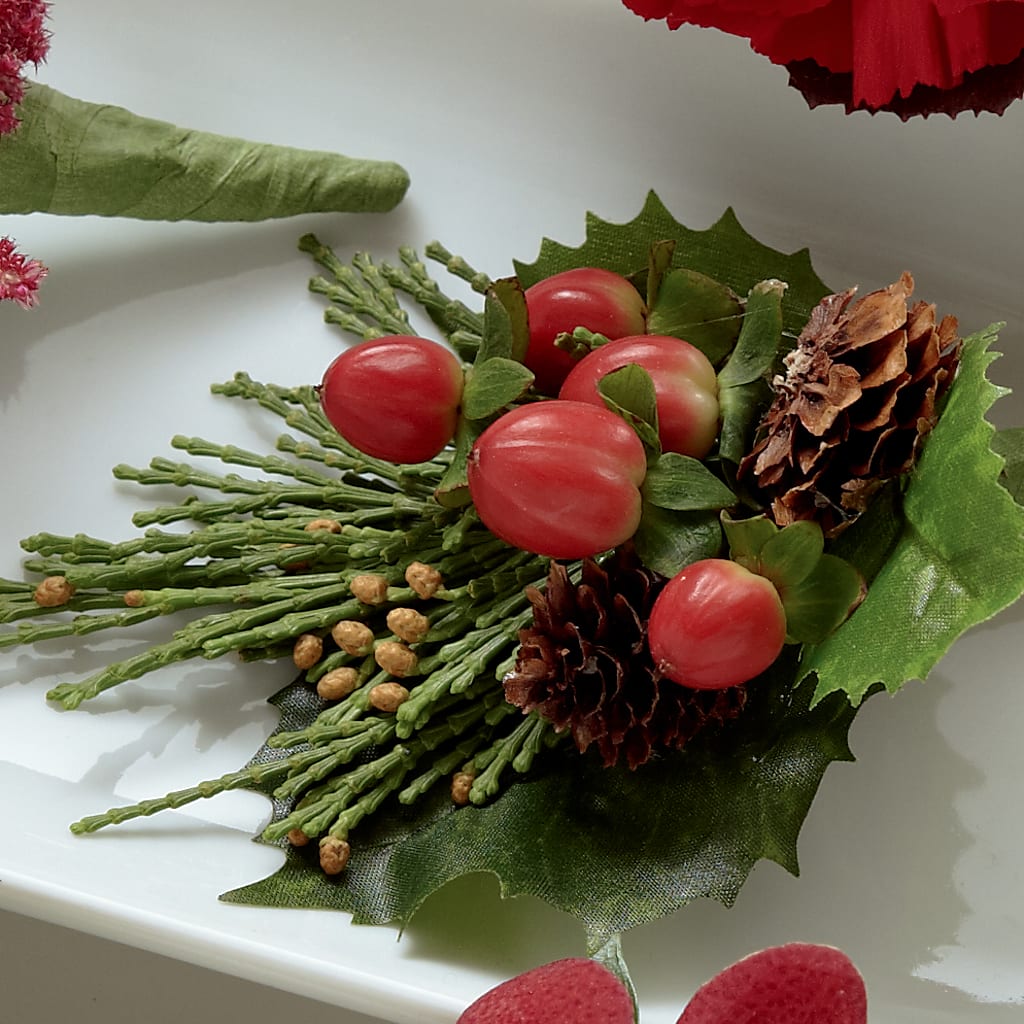Red Berry Boutonniere – DON'S FLORAL STUDIO, Leon IA