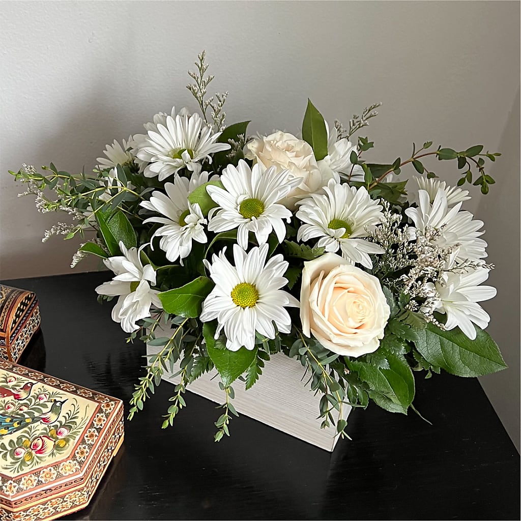 Fresh Linen Box Bouquet – DON'S FLORAL STUDIO, Leon IA